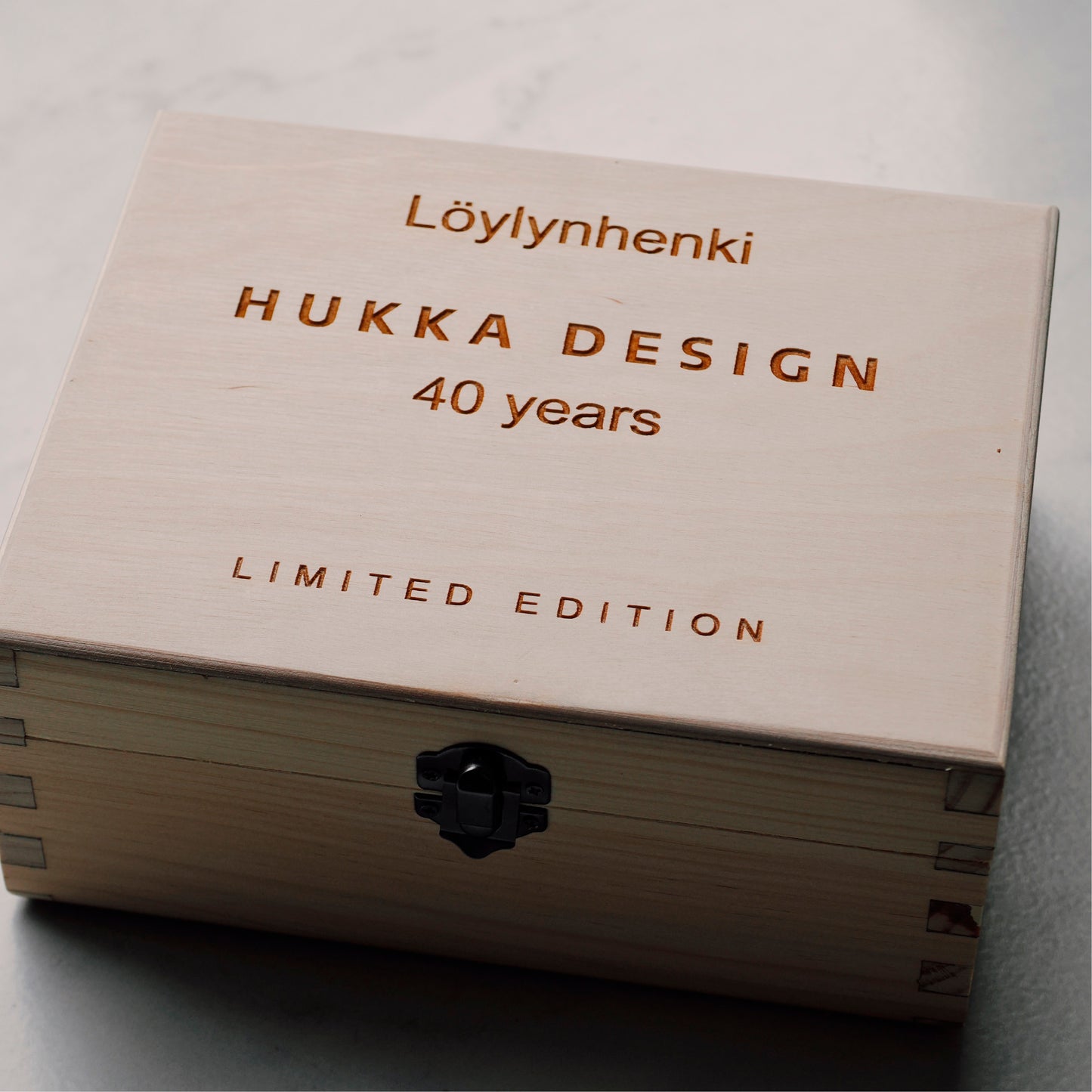 Löylynhengen juhlaversio puulaatikossa